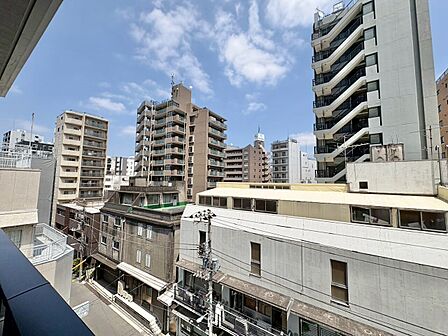 陽当たり・通風・開放感に恵まれた環境です。
