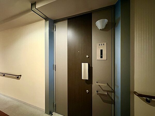 清潔感のある落ち着いた雰囲気の玄関です。
