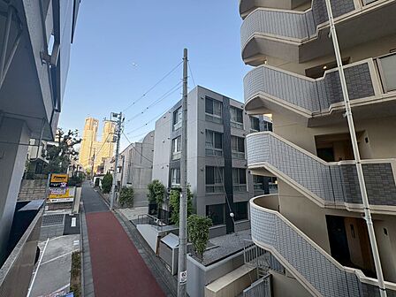 陽当たり・通風・開放感に恵まれた環境です。