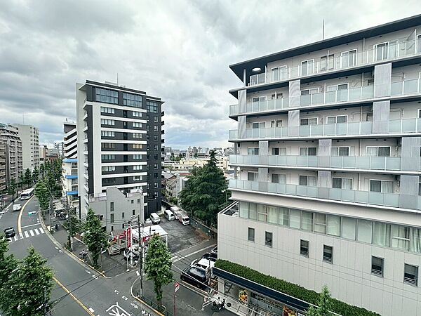 眺望や窓からの景色が良いと、家で過ごす時間も快適です。