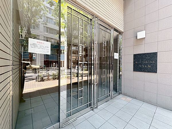 上質感漂う玄関アプローチです。