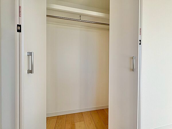 家電やスーツケース、ストック品など何でも片付く嬉しい空間です。