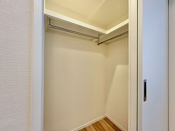 家電やスーツケース、ストック品など何でも片付く嬉しい空間です。