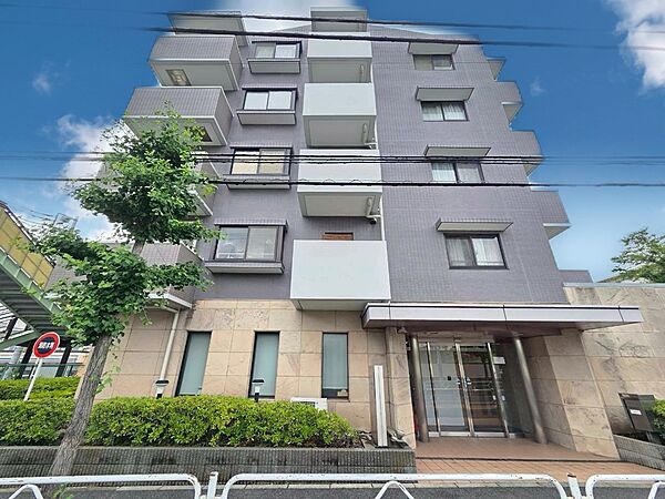 忙しく過ぎゆく日常を置き去るほど、ゆったりした時間が流れる住環境。