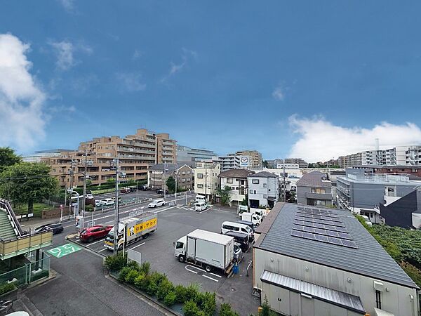 陽当たり・通風・開放感に恵まれた環境です。