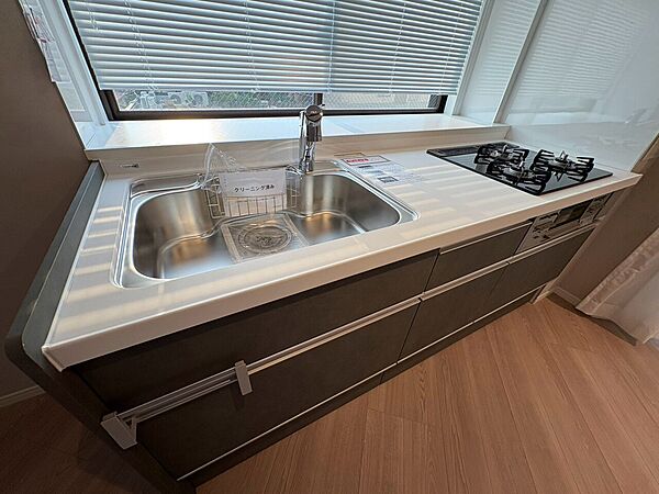 使いやすくスタイリッシュなキッチン空間になっております。