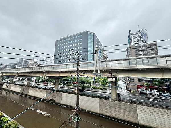 陽当たり・通風・開放感に恵まれた環境です。