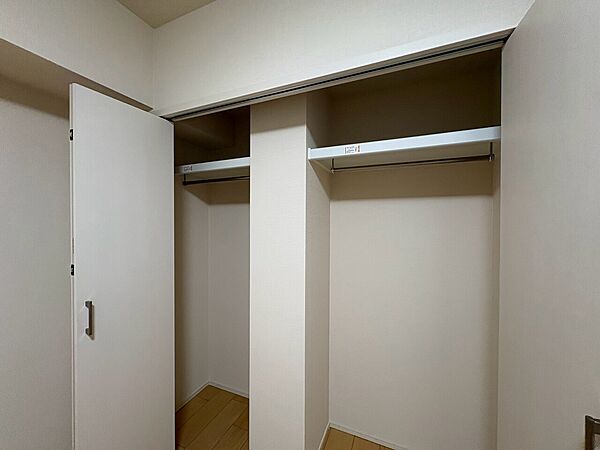 家電やスーツケース、ストック品など何でも片付く嬉しい空間です。
