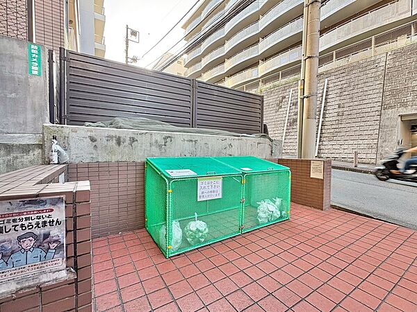 ゴミ置場。綺麗に管理されております。