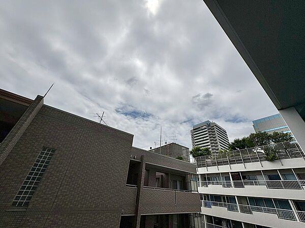 陽当たり・通風・開放感に恵まれた環境です。