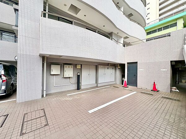 駐車スペースが嬉しいですね。※空き状況は都度ご確認下さい。