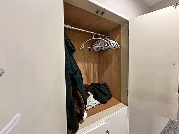収納スペースが付いていて、お部屋を広く使っていただけます。