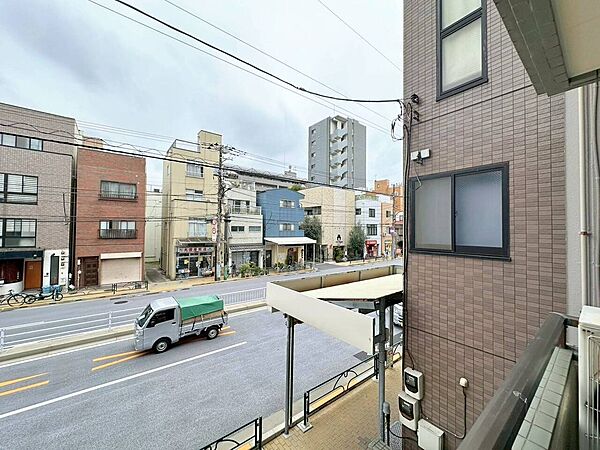 陽当たり・通風・開放感に恵まれた環境です。