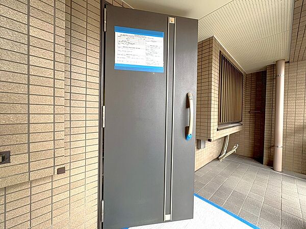 清潔感のある落ち着いた雰囲気の玄関です。