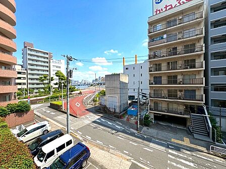 陽当たり・通風・開放感に恵まれた環境です。