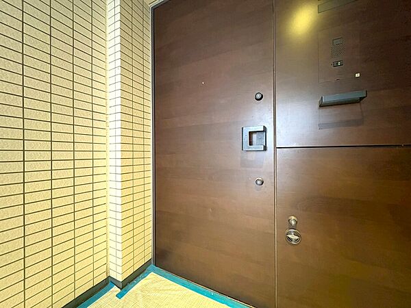 清潔感のある落ち着いた雰囲気の玄関です。