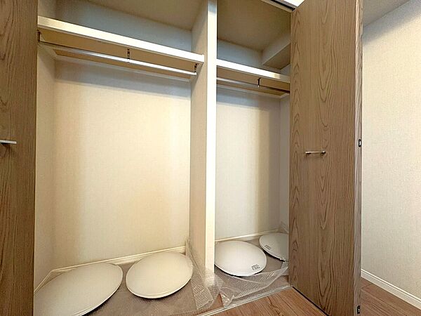 家電やスーツケース、ストック品など何でも片付く嬉しい空間です。