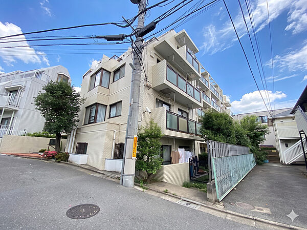 忙しく過ぎゆく日常を置き去るほど、ゆったりした時間が流れる住環境。