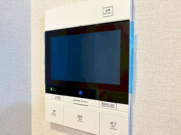 誰が来てもわかる様にモニター付きインターホンを設置。