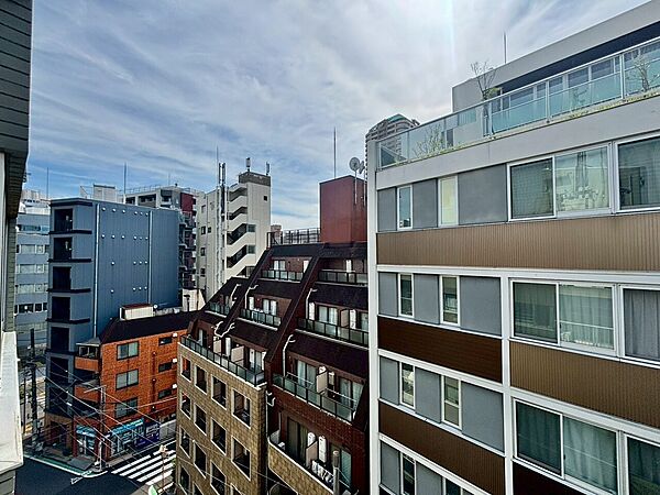 眺望や窓からの景色が良いと、家で過ごす時間も快適です。