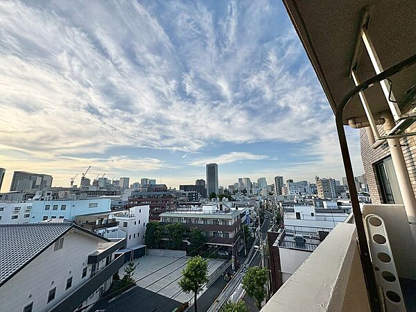 陽当たり・通風・開放感に恵まれた環境です。
