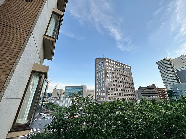 眺望や窓からの景色が良いと、家で過ごす時間も快適です。