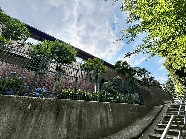 忙しく過ぎゆく日常を置き去るほど、ゆったりした時間が流れる住環境。