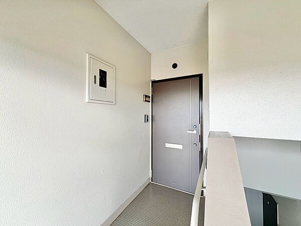 清潔感のある落ち着いた雰囲気の玄関です。