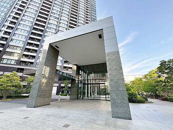 上質感漂う玄関アプローチです。