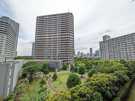 眺望や窓からの景色が良いと、家で過ごす時間も快適です。