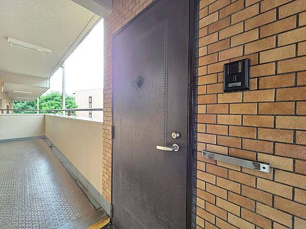 清潔感のある落ち着いた雰囲気の玄関です。