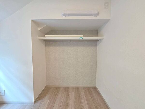 家電やスーツケース、ストック品など何でも片付く嬉しい空間です。