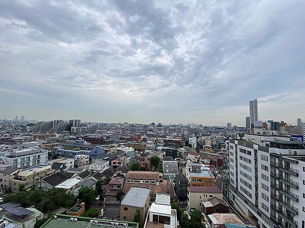 陽当たり・通風・開放感に恵まれた環境です。
