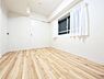 子供部屋：清かで艶やかな時間をもたらしてくれる室内です。