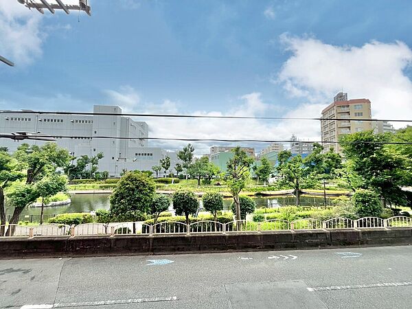陽当たり・通風・開放感に恵まれた環境です。