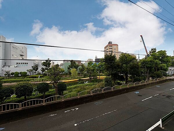 陽当たり・通風・開放感に恵まれた環境です。