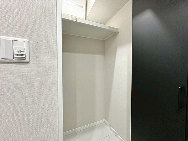 家電やスーツケース、ストック品など何でも片付く嬉しい空間です。