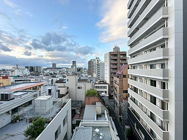 陽当たり・通風・開放感に恵まれた環境です。