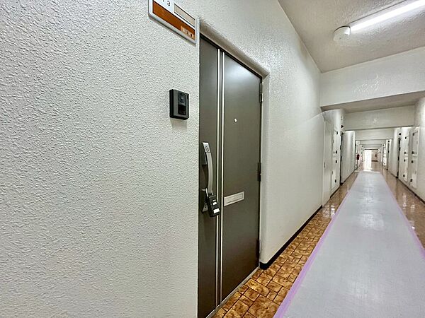 清潔感のある落ち着いた雰囲気の玄関です。