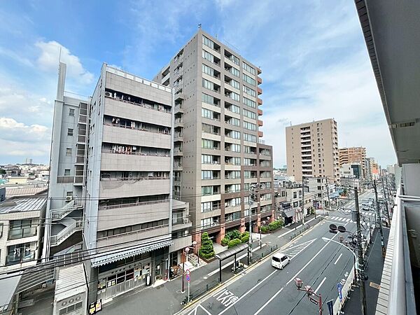 陽当たり・通風・開放感に恵まれた環境です。