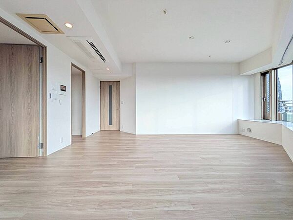 伸びやかな空間のなかで、ゆったりとしたひとときを過ごせます。