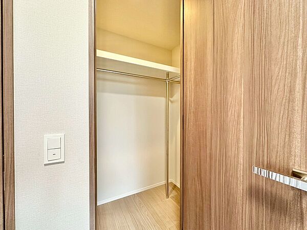 家電やスーツケース、ストック品など何でも片付く嬉しい空間です。