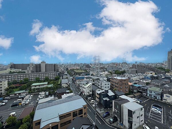 陽当たり・通風・開放感に恵まれた環境です。