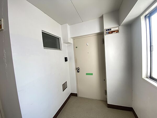 清潔感のある落ち着いた雰囲気の玄関です。