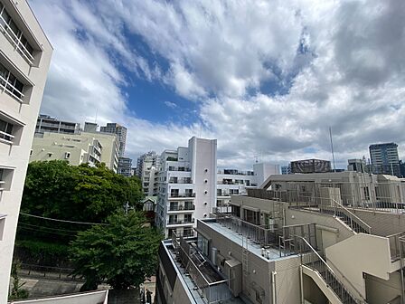 眺望や窓からの景色が良いと、家で過ごす時間も快適です。