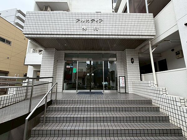 上質感漂う玄関アプローチです。