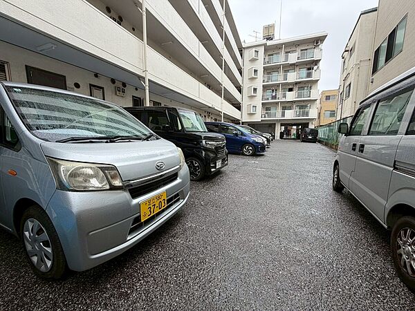 駐車スペースが嬉しいですね。※空き状況は都度ご確認下さい。