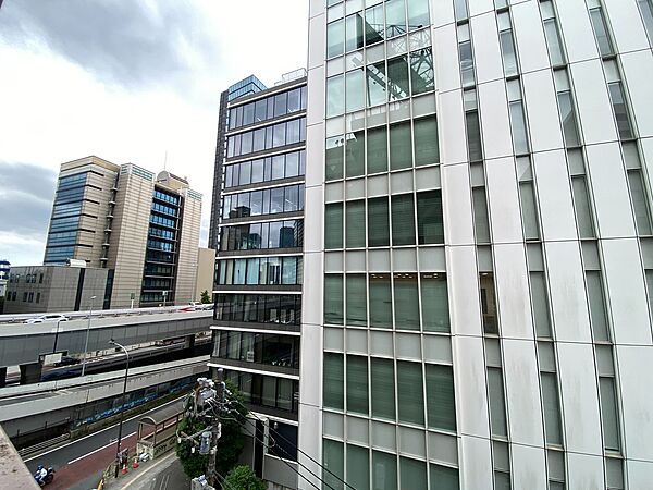 陽当たり・通風・開放感に恵まれた環境です。