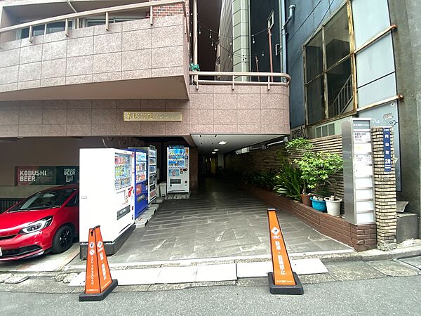 上質感漂う玄関アプローチです。
