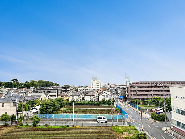 陽当たり・通風・開放感に恵まれた環境です。